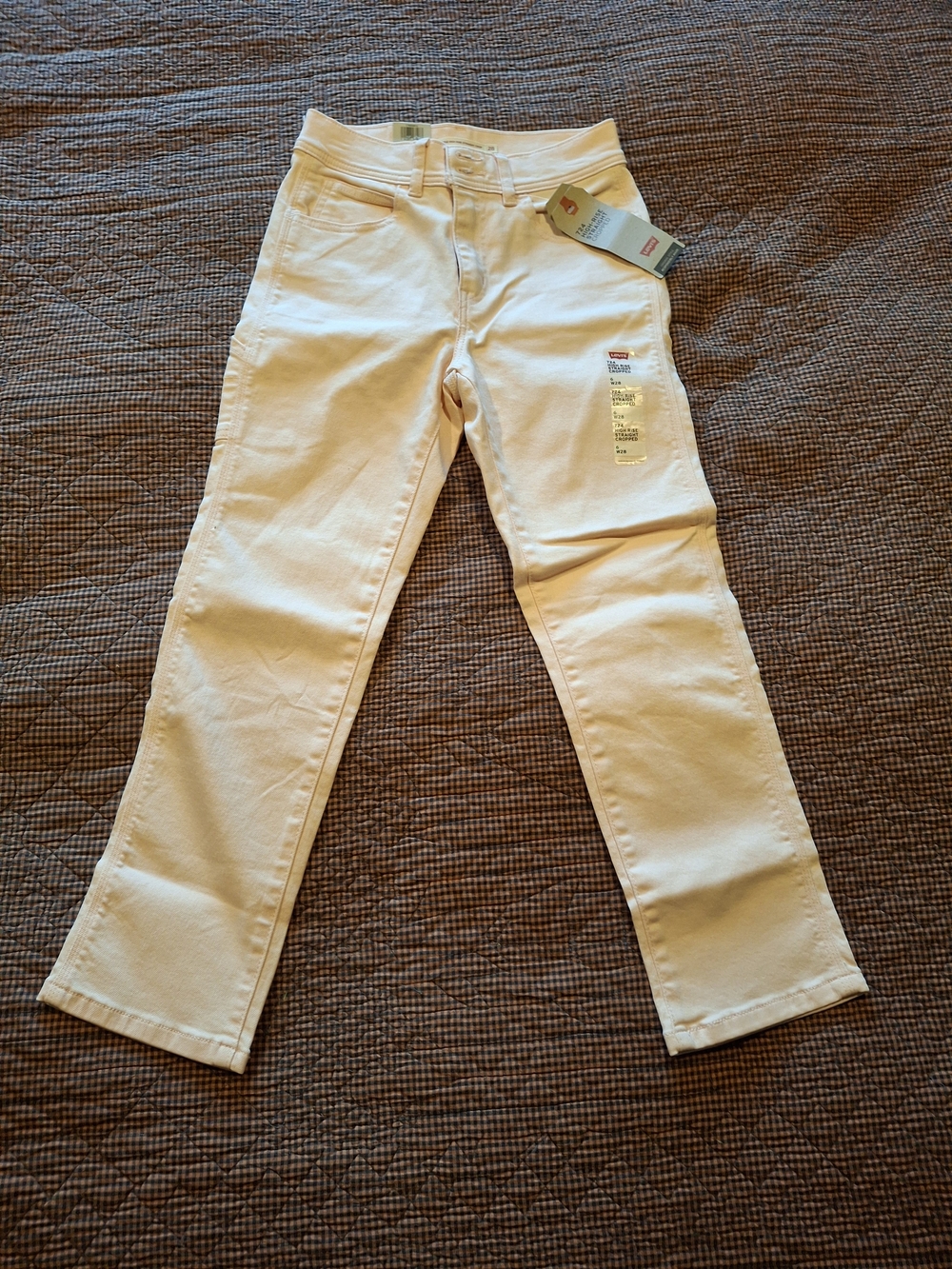 Levi's Cream Cropped Ankle Jeans